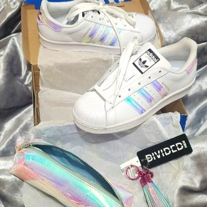 Sz 6 kids adidas allstar in metalic silver multi